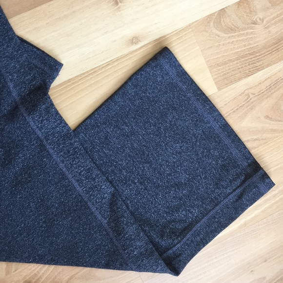 Athleta Kickbooty slate yoga pants size S. - Picture 4 of 6